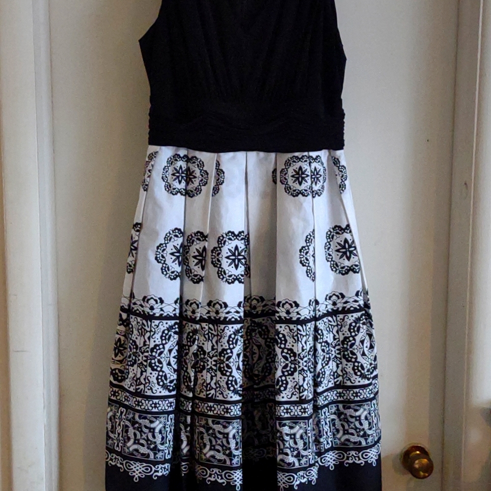 Jessica Howard black&white dress.